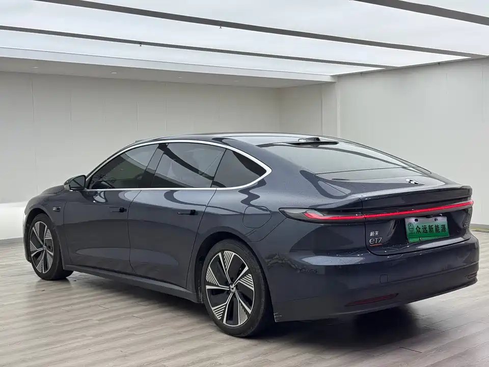 NIO ET7