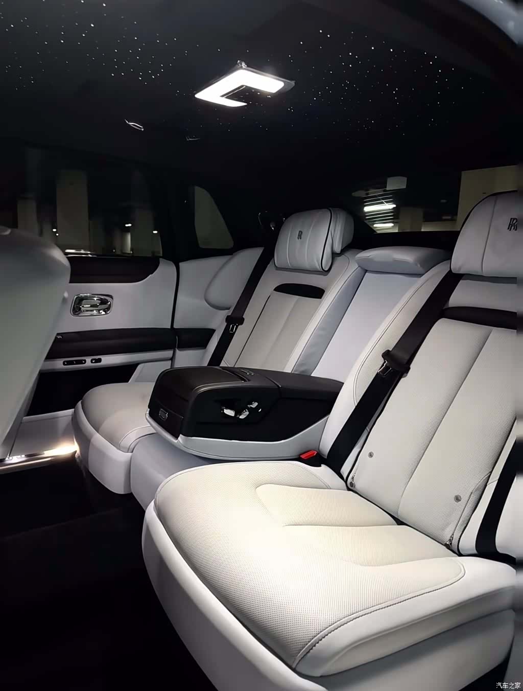 Rolls-Royce Ghost, 2021 9