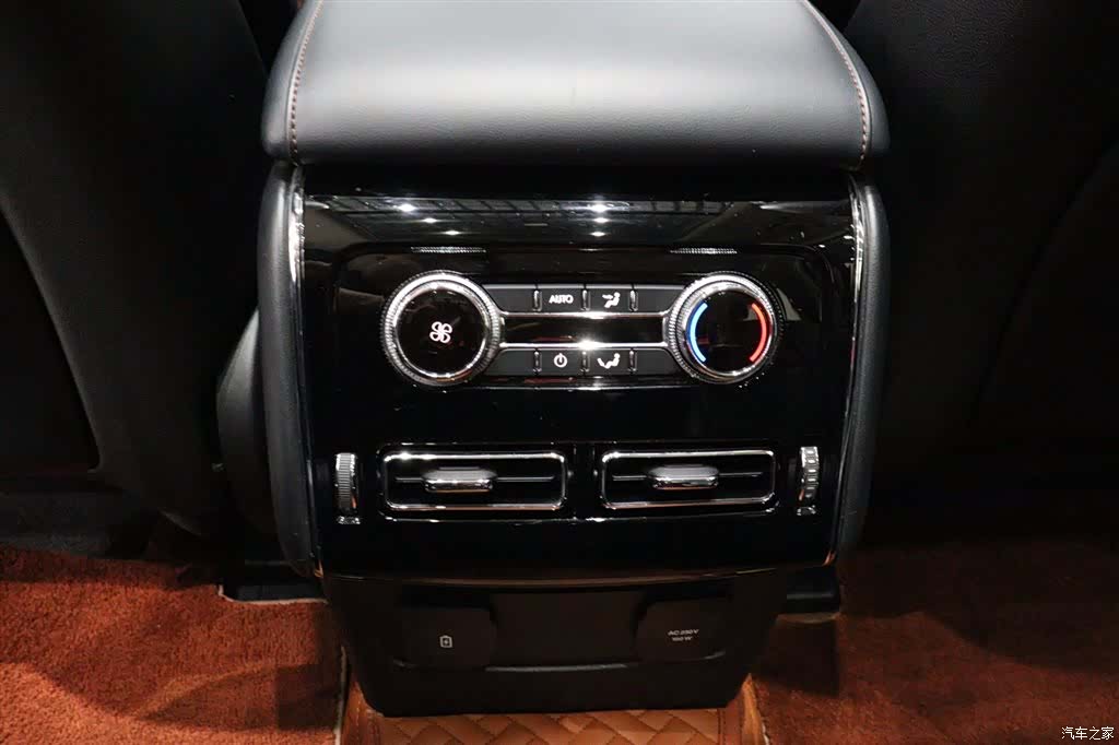 Lincoln Aviator, 2022 12