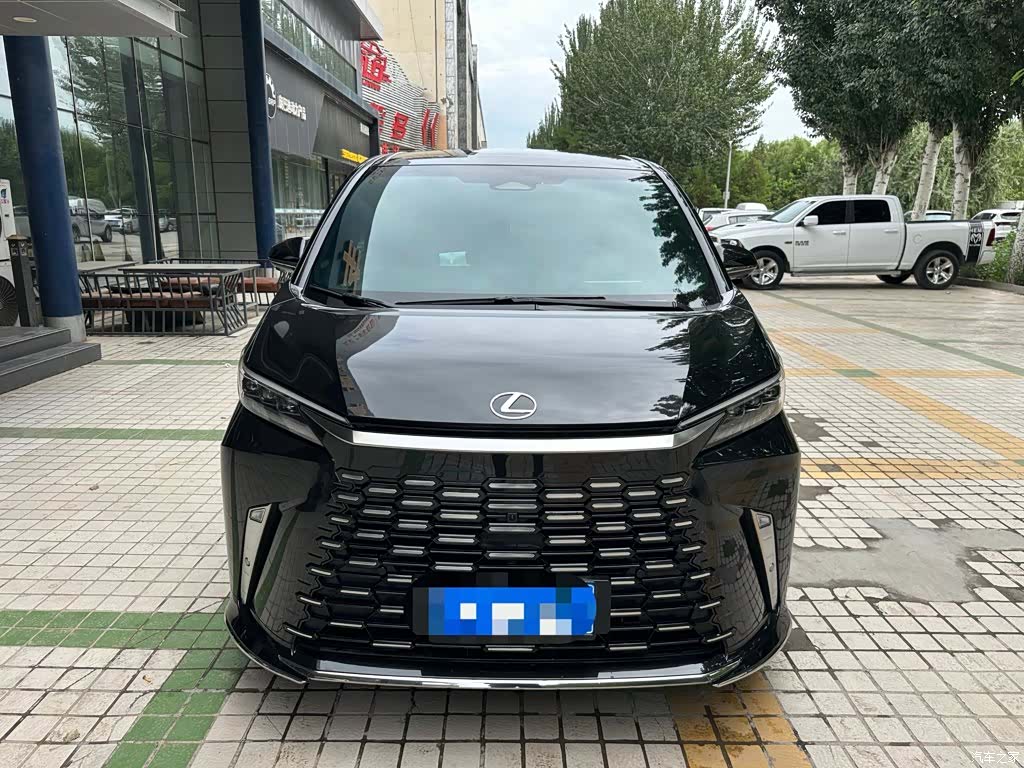 Lexus LM, 2025 2