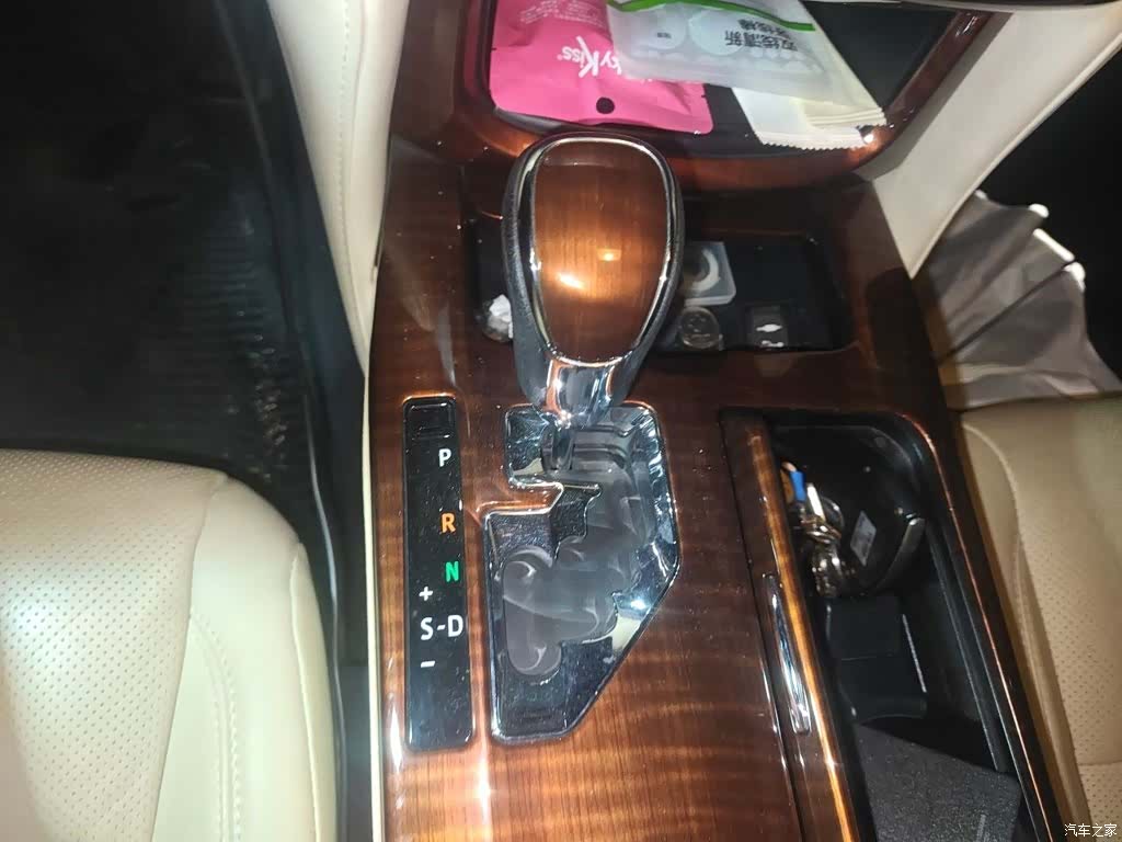 Toyota Crown, 2015 11