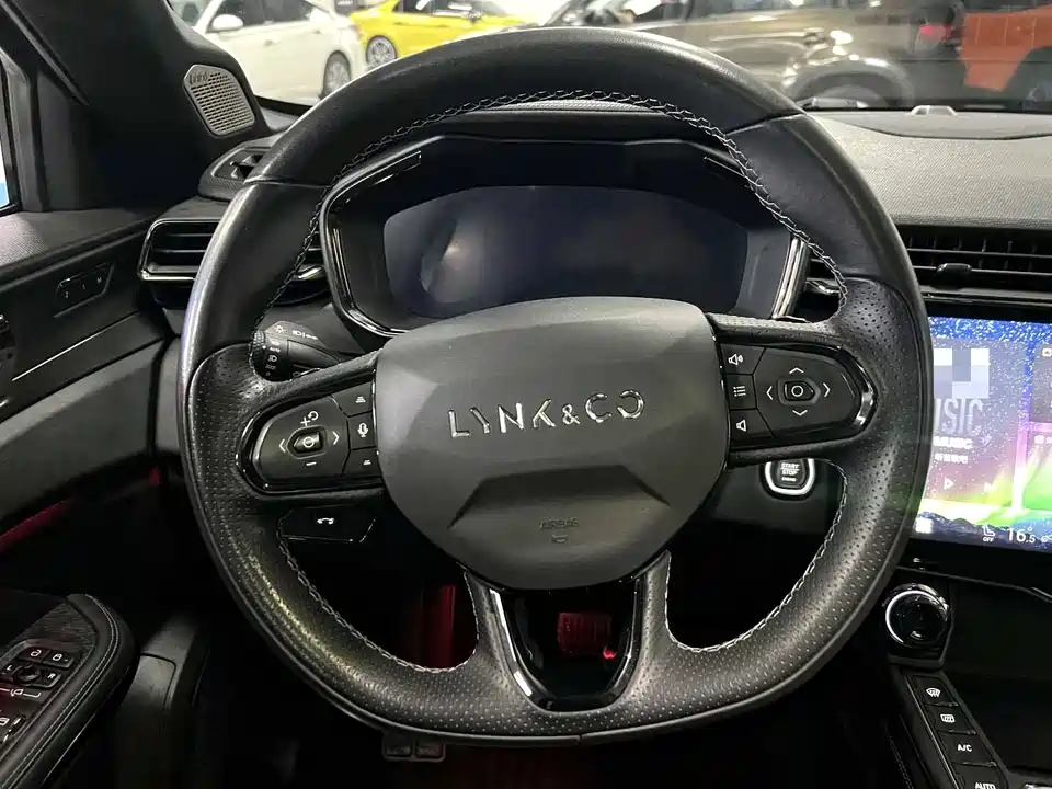 Lynk & Co 01