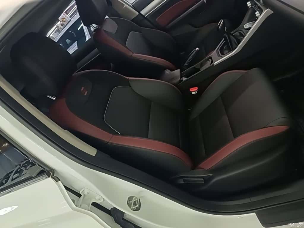 Geely Coolray, 2022 25