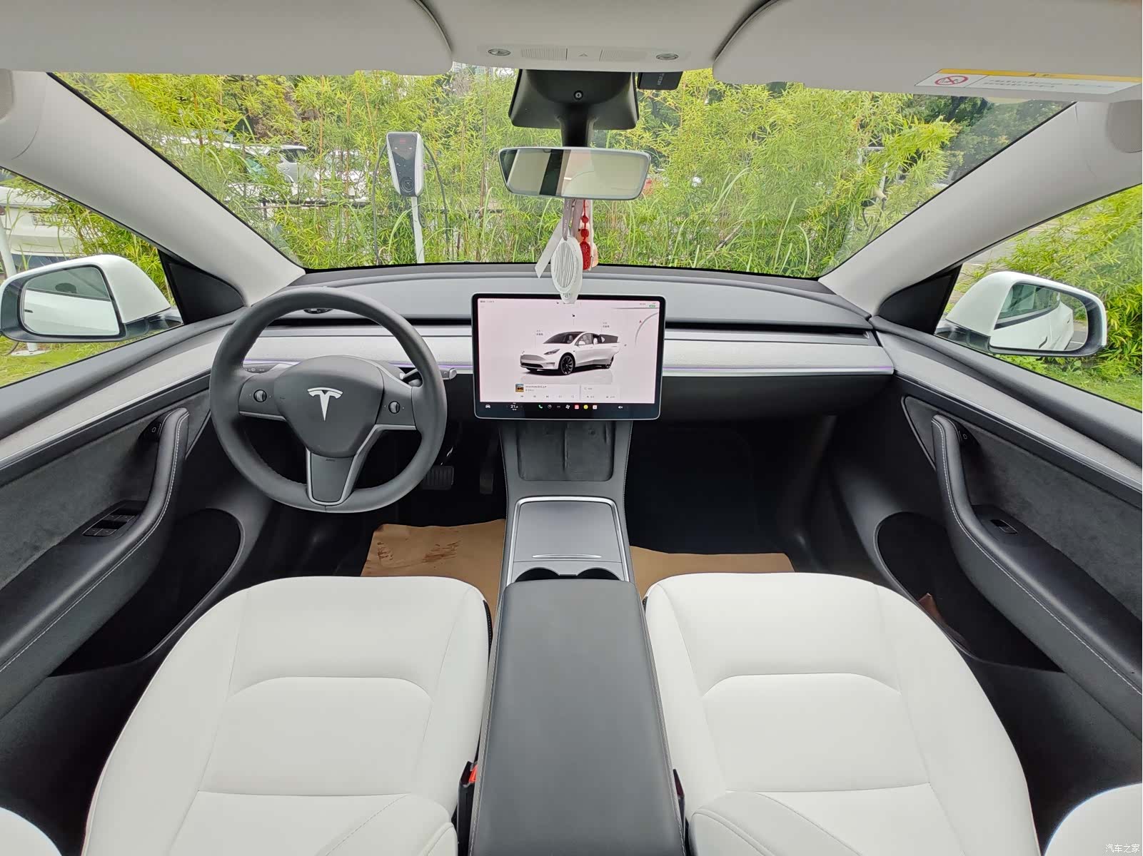 Tesla Model Y, 2024 20