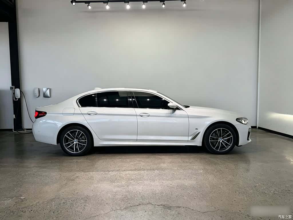 BMW 5 Series, 2022 все фото