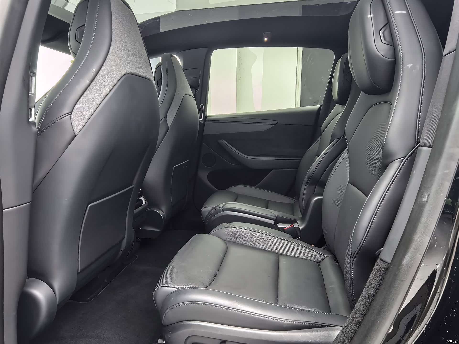 Tesla Model Y, 2025 все фото