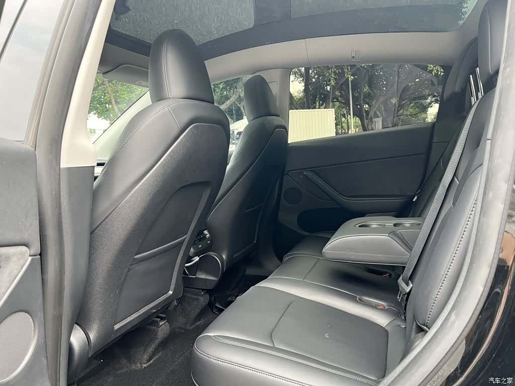 Tesla Model Y, 2023 9