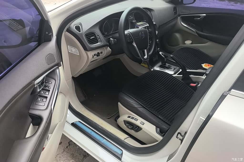 Volvo V40, 2013 9