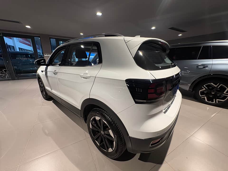 Volkswagen Exploring the shadow