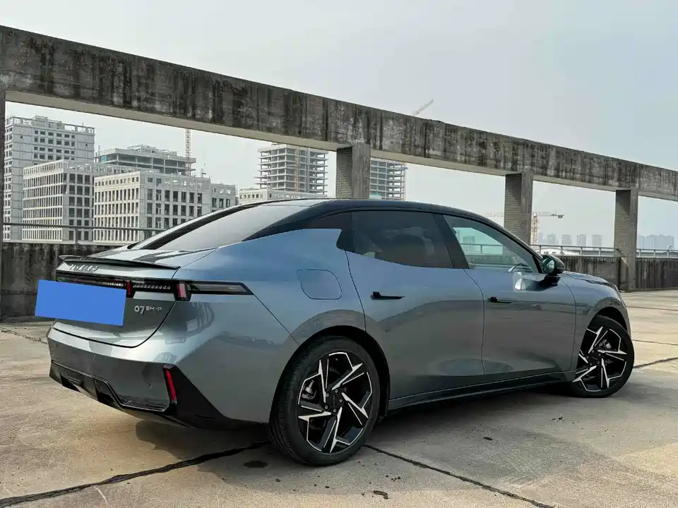 Lynk & Co 07 EM-P