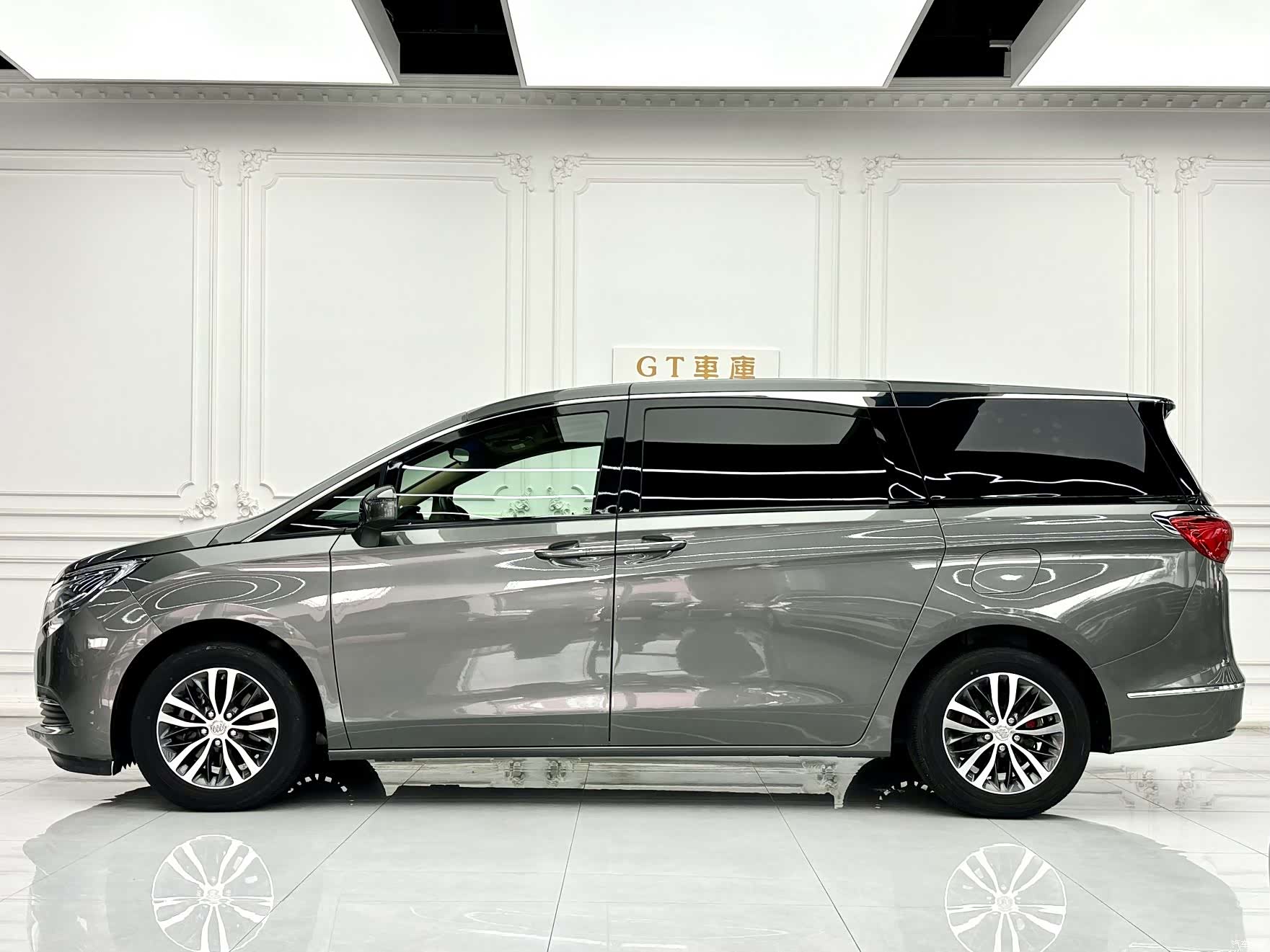 Buick GL8, 2018 3