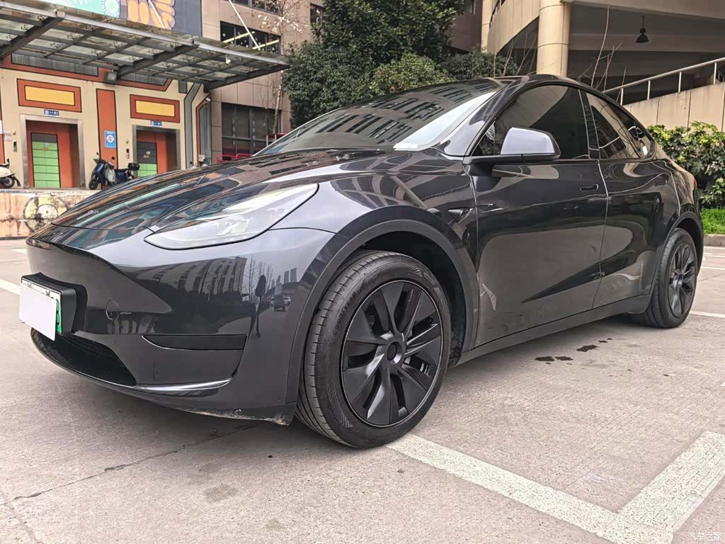 Tesla Model Y, 2024 4