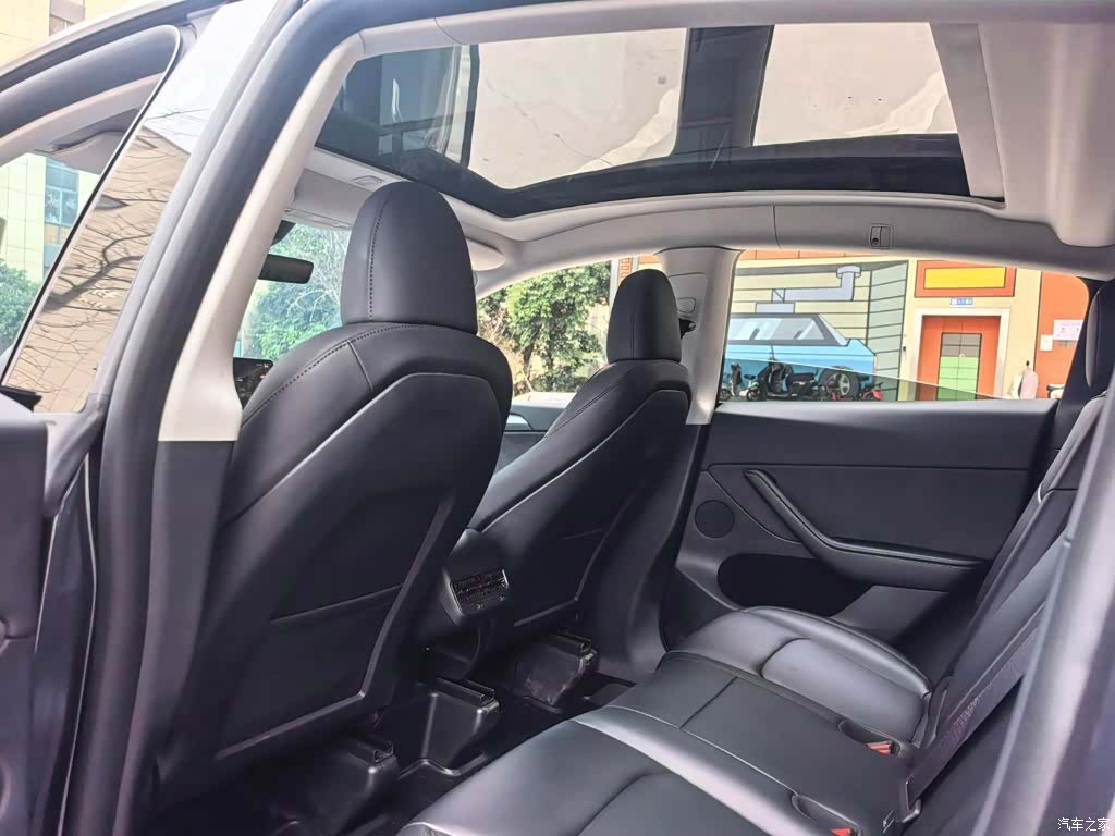 Tesla Model Y, 2024 8