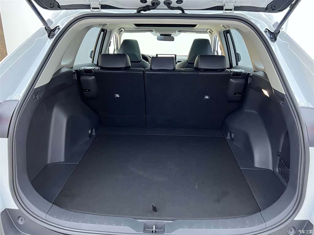 Toyota RAV4, 2024 3