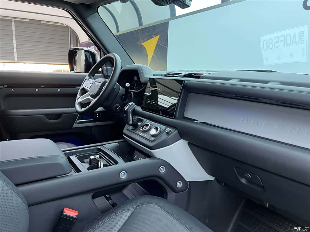 Land Rover Defender, 2024 18
