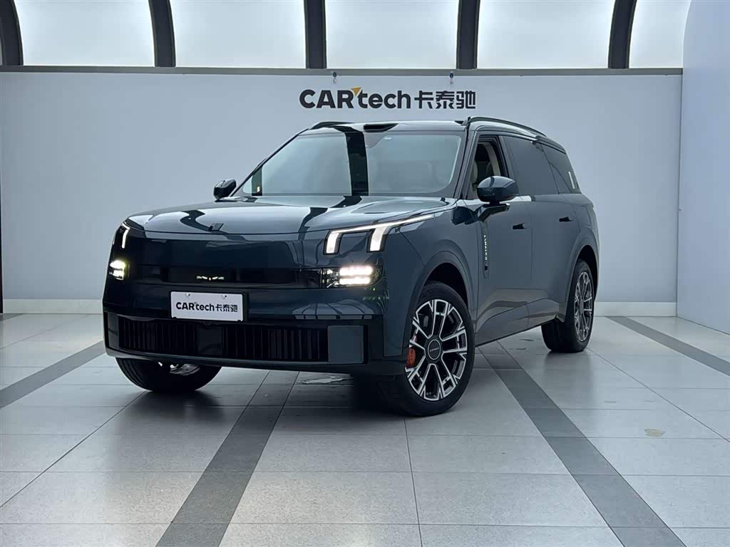Lynk & Co 900