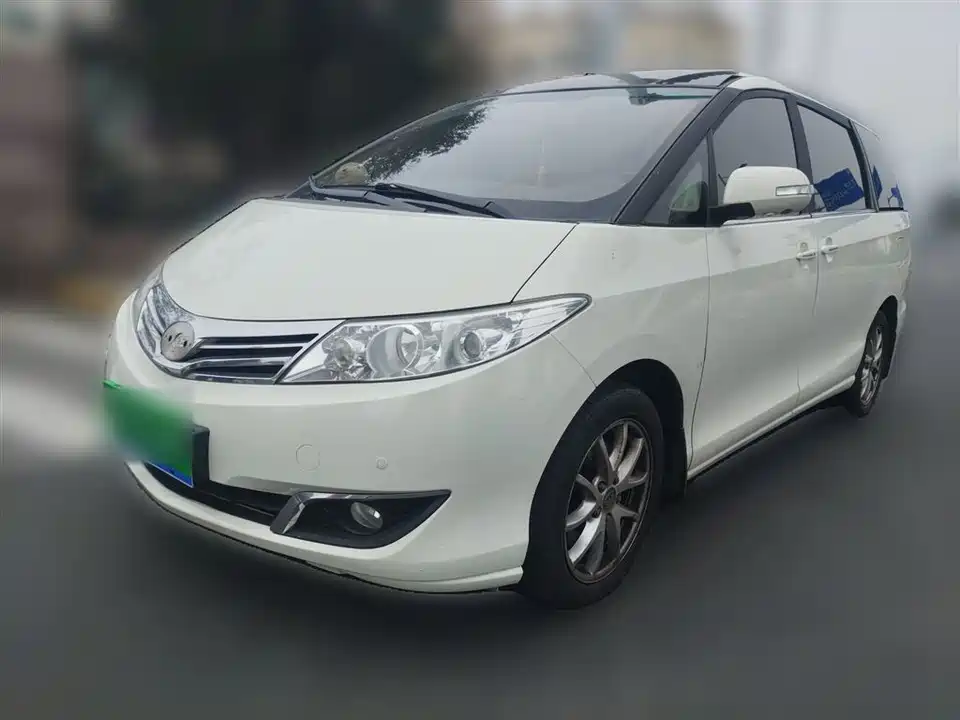 BYD M6