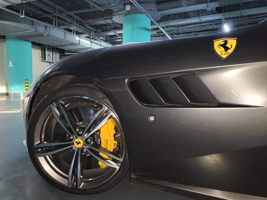 Ferrari GTC4Lusso 2019, фото 8