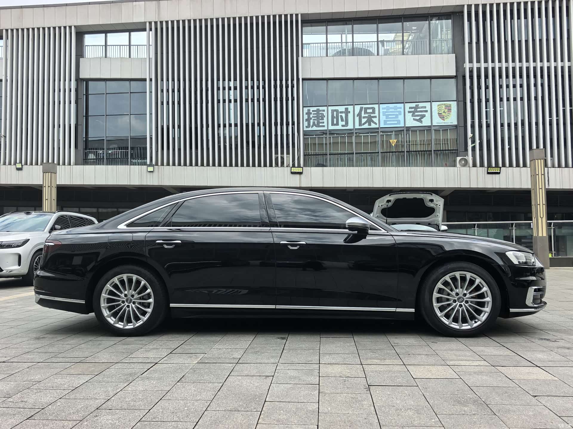 Audi A8L, 2019 4