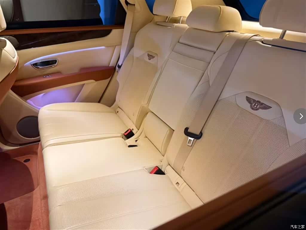 Bentley Bentayga, 2021 все фото