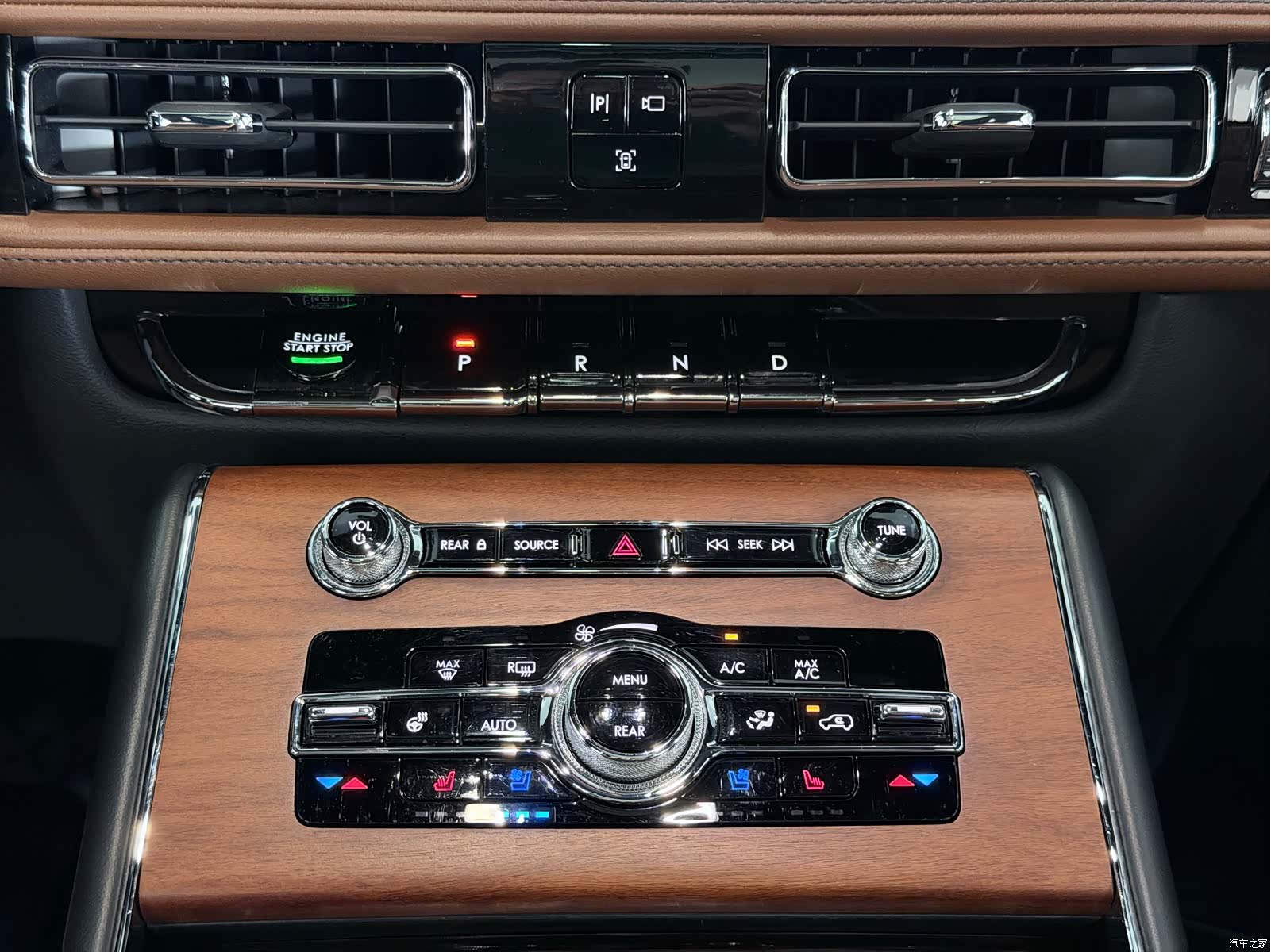 Lincoln Aviator, 2023 9