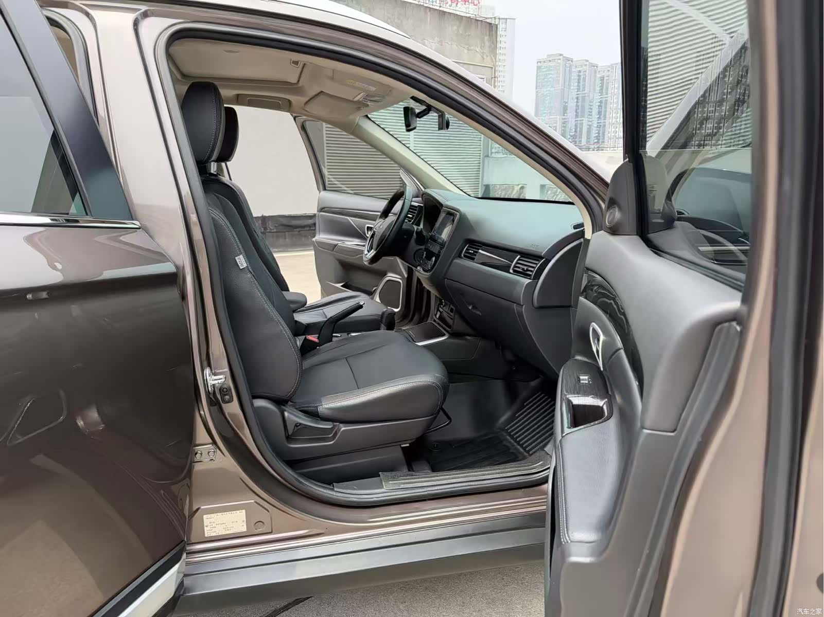 Mitsubishi Outlander, 2018 12