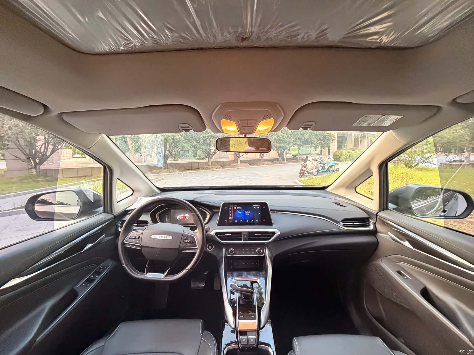 Maxus EUNIQ, 2021 8