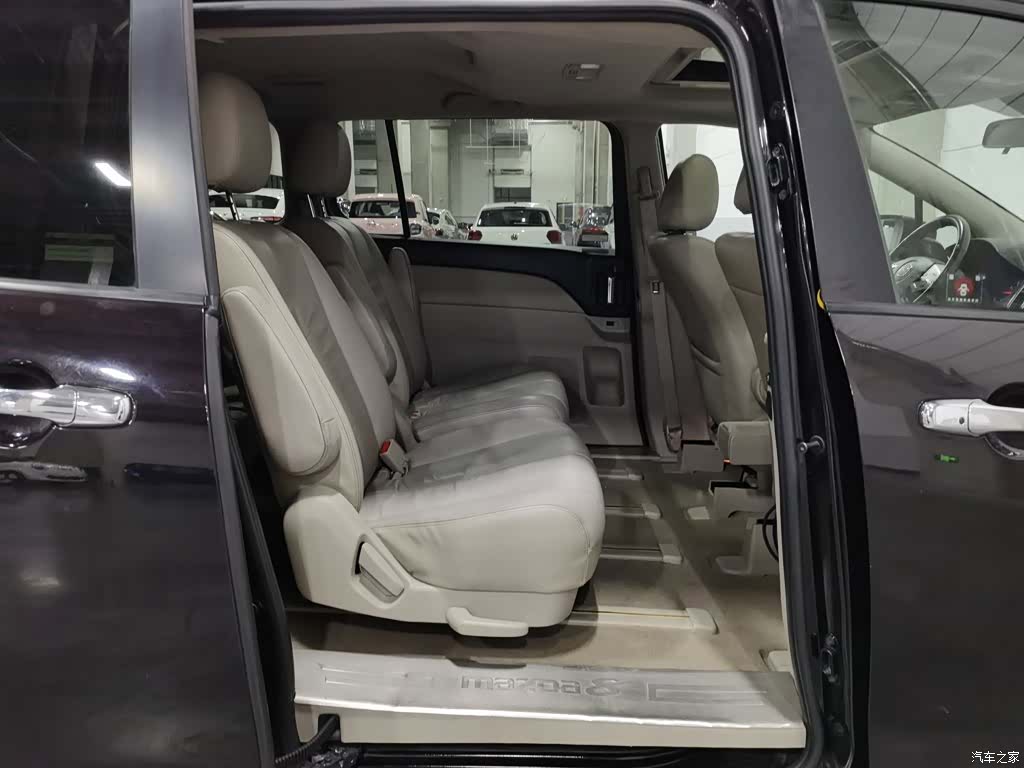 Mazda 8, 2013 15