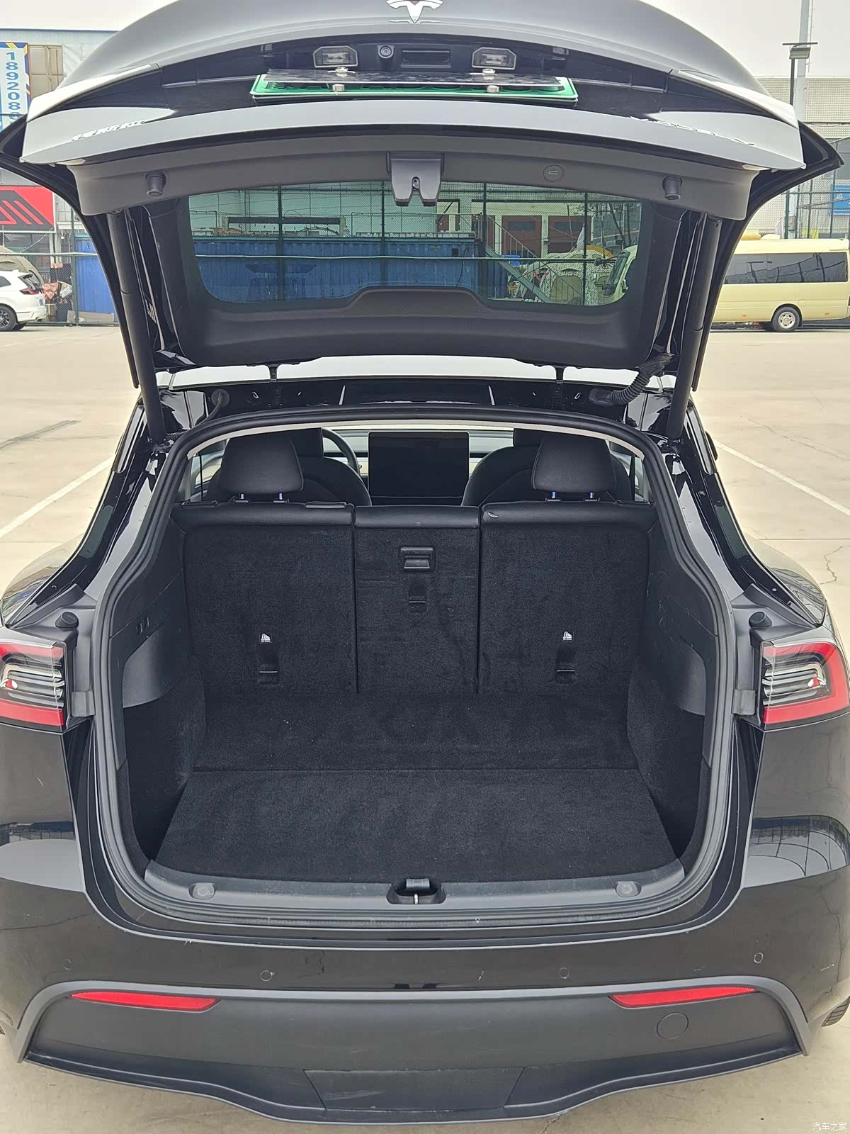 Tesla Model Y, 2023 8
