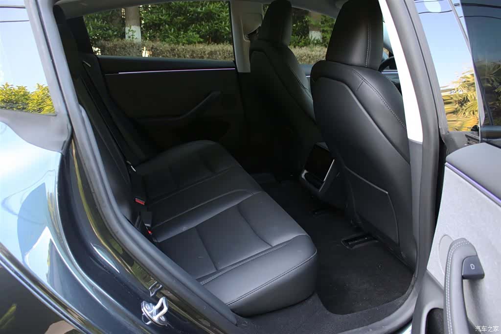 Tesla Model 3, 2025 11
