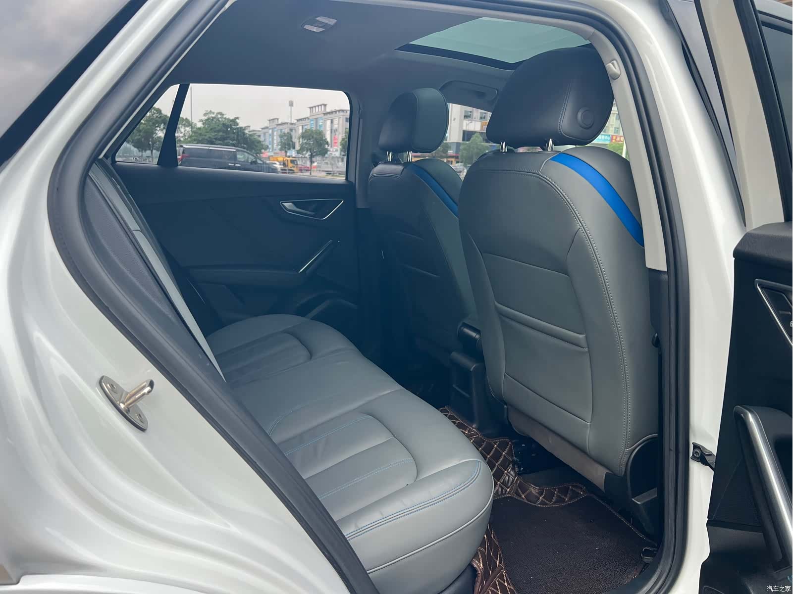 Audi Q2L, 2022 10