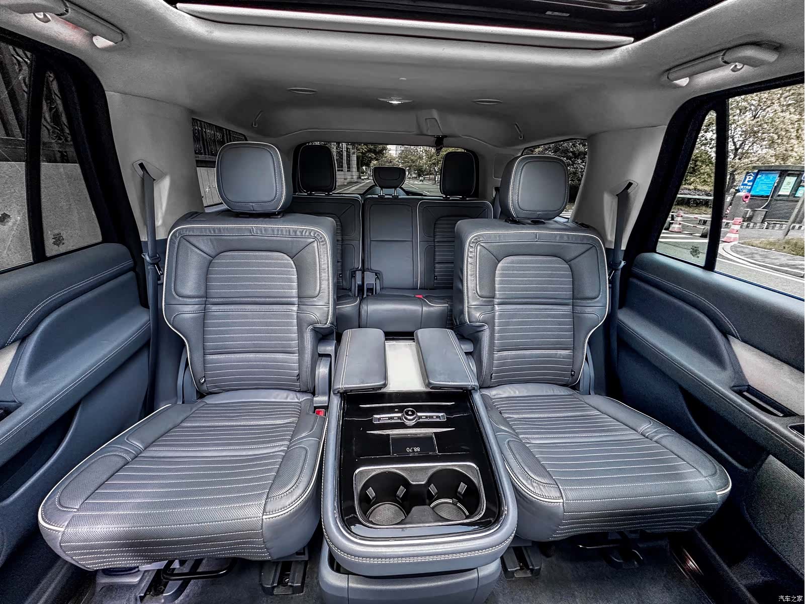 Lincoln Navigator, 2020 13