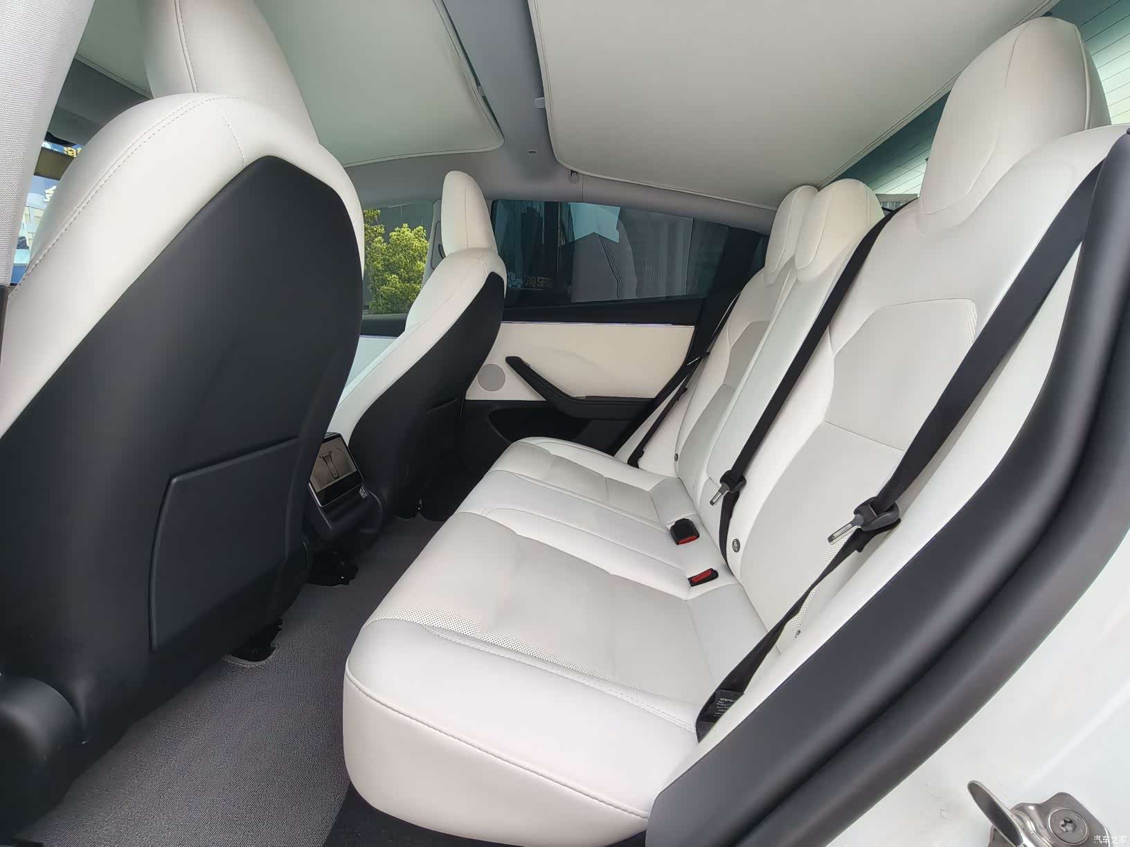 Tesla Model 3, 2024 19