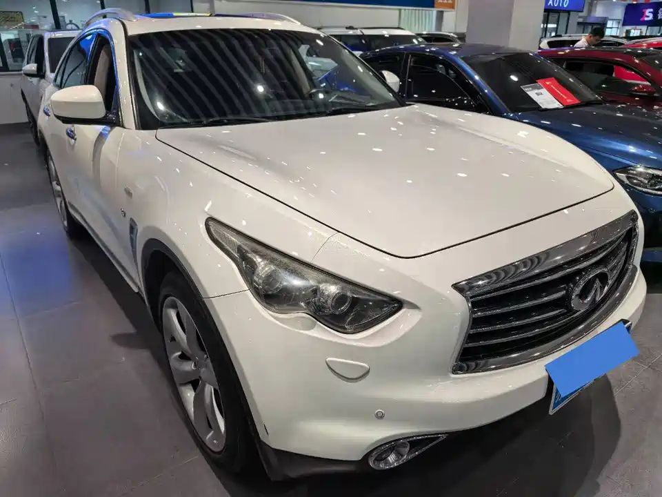 Infiniti QX70