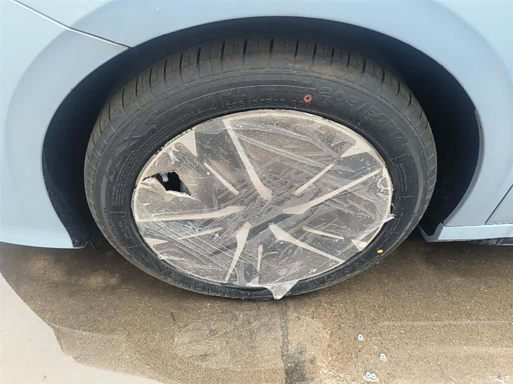 Geely Binray, 2026 23
