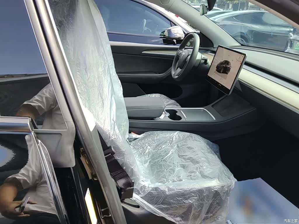 Tesla Model Y, 2023 25