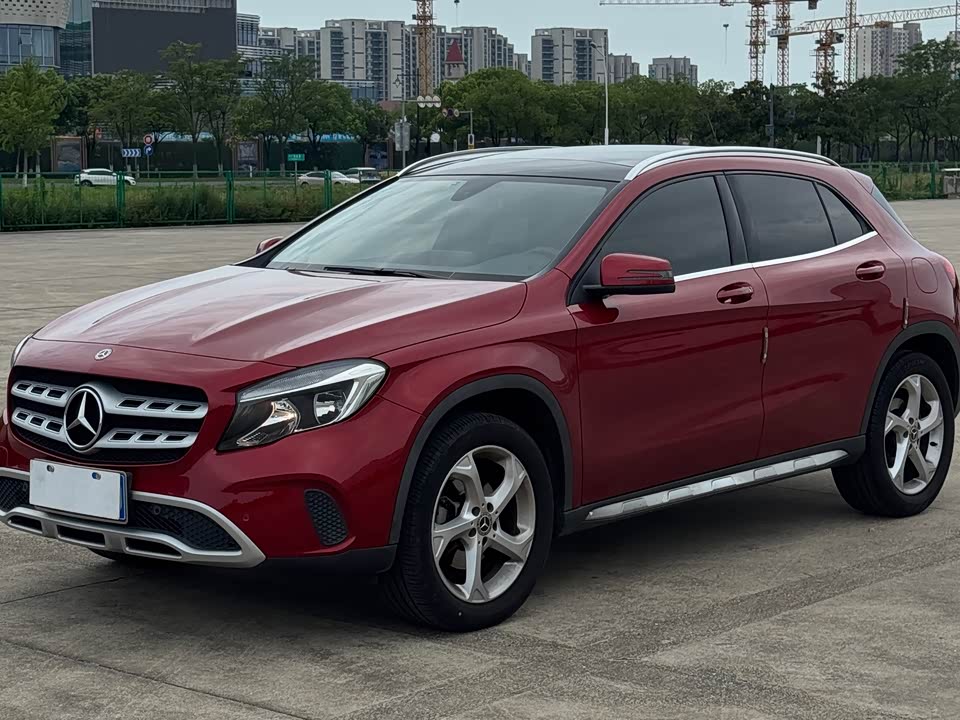 Mercedes-Benz GLA Mercedes-Benz GLA