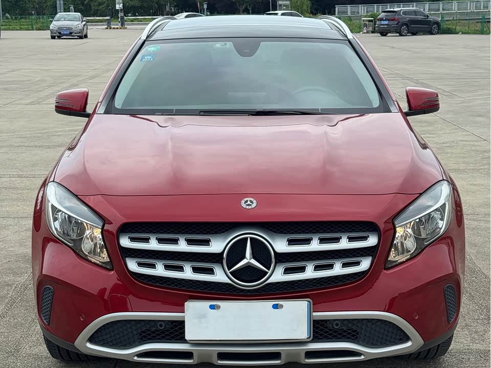 Mercedes-Benz GLA Mercedes-Benz GLA
