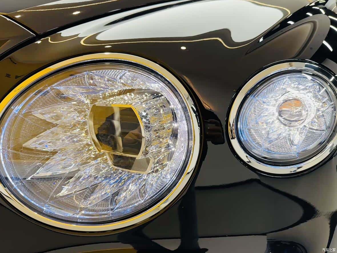 Bentley Flying Spur, 2023 23