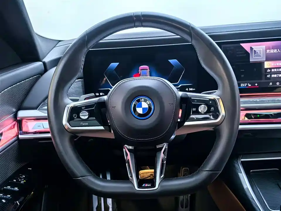 BMW i7
