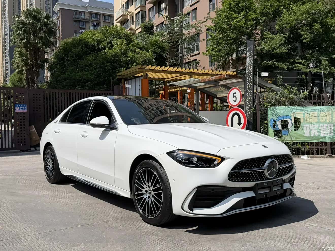 Mercedes-Benz C-Class, 2024 3