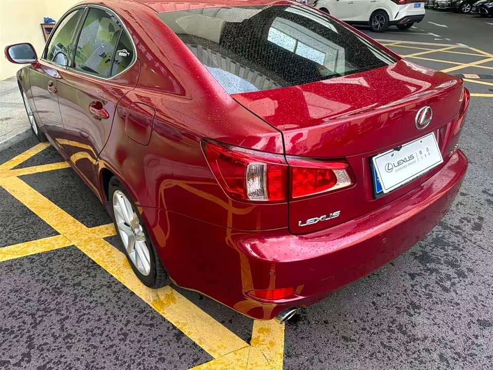 Lexus IS