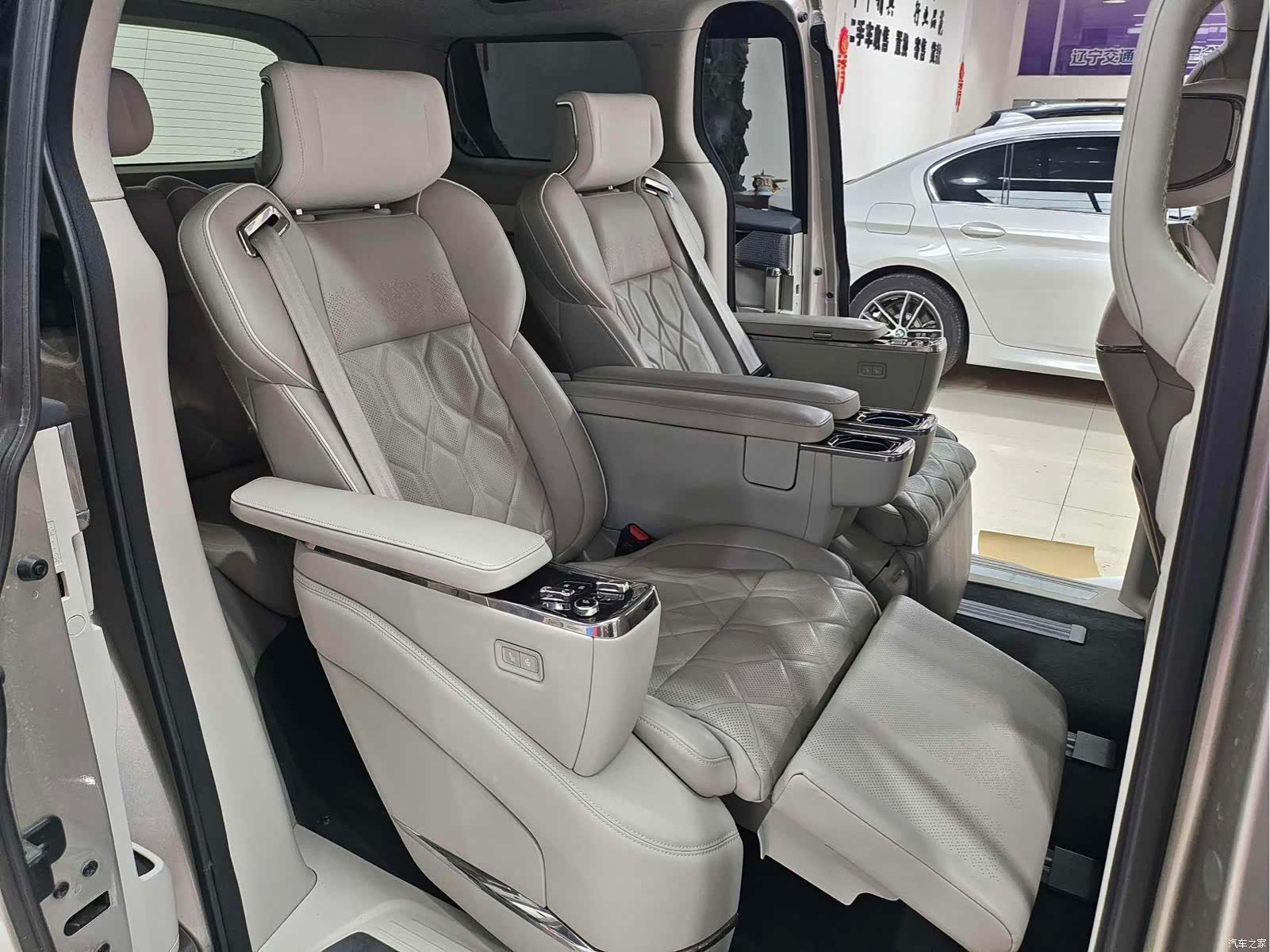Volvo EM90, 2024 25