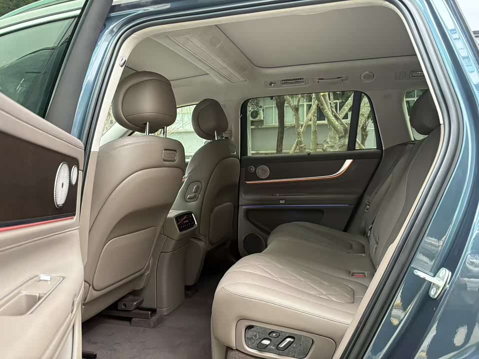 AITO Ask the world M9