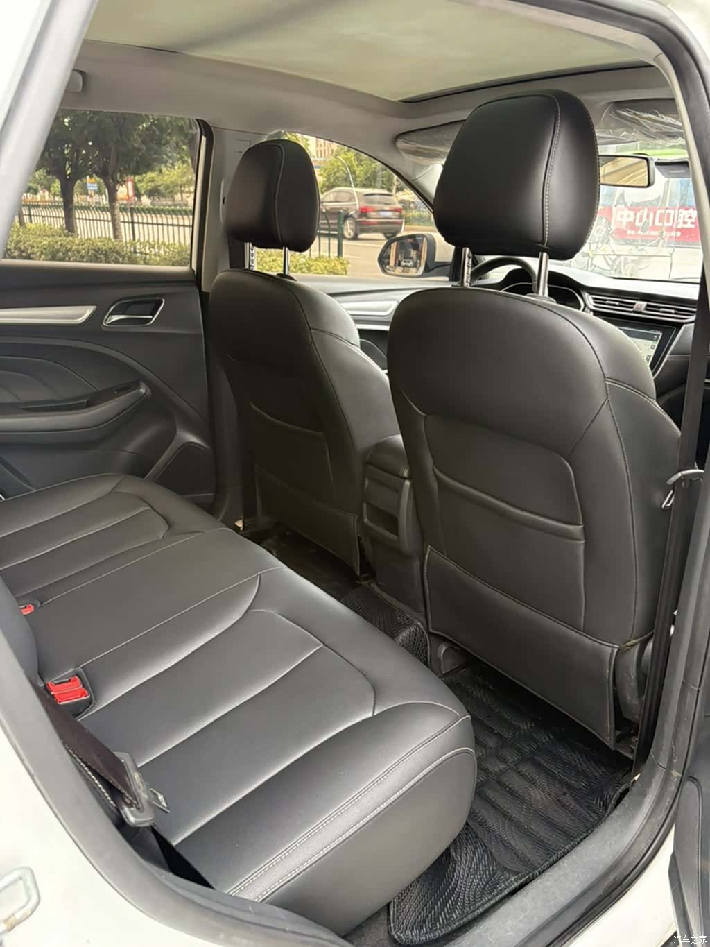 Roewe RX3, 2018 12