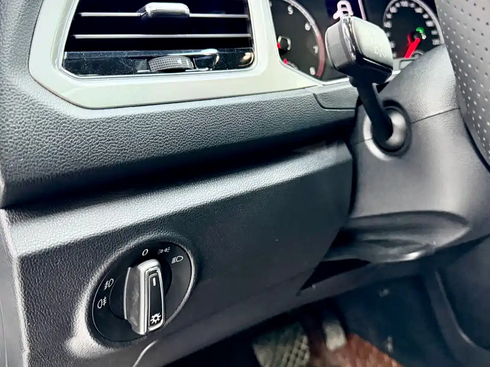 Volkswagen T-ROC exploring Songs