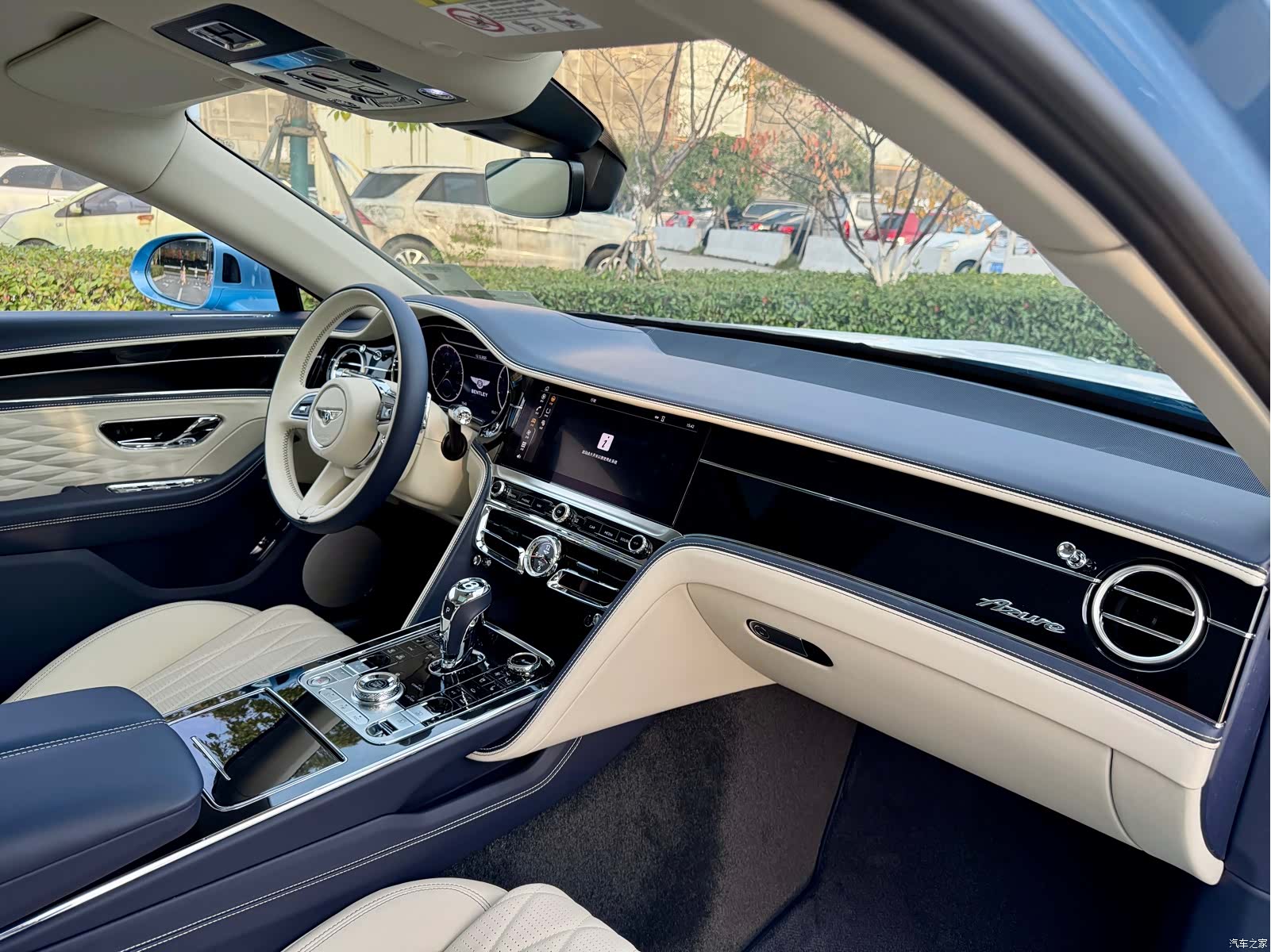 Bentley Flying Spur, 2024 6