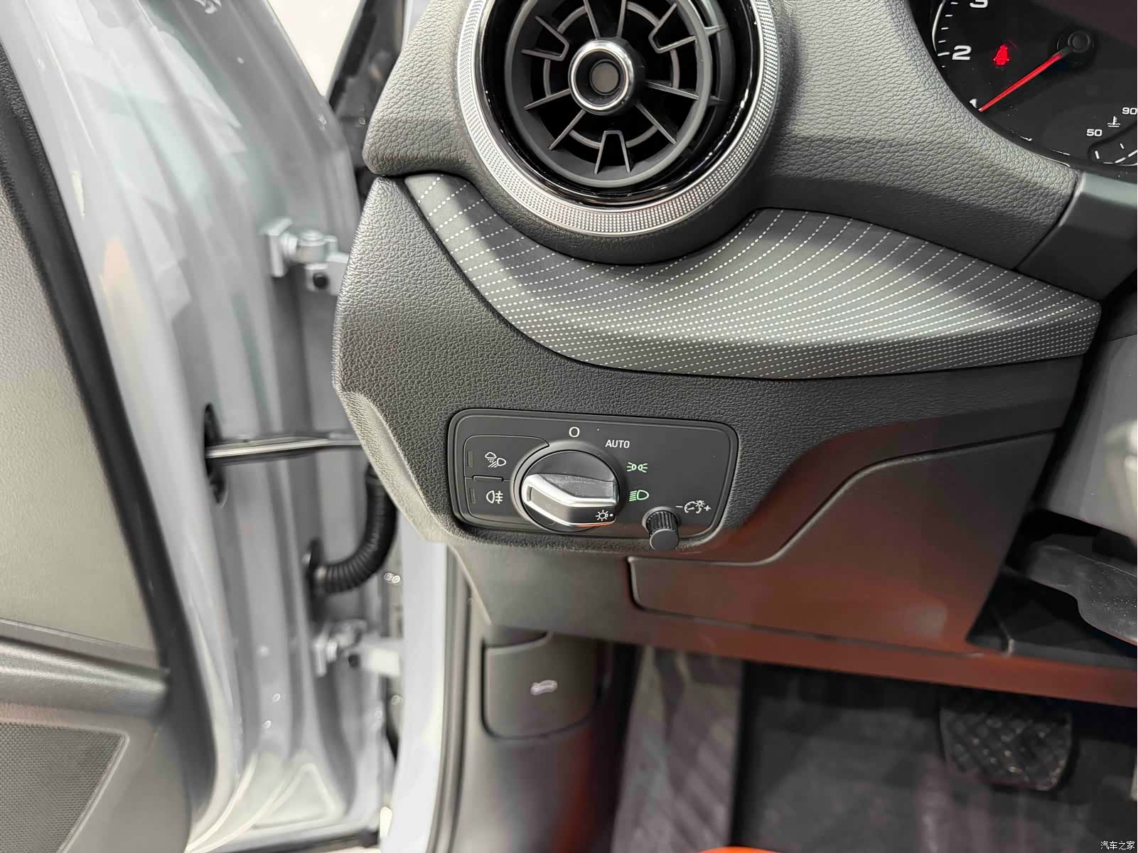 Audi Q2L, 2022 8