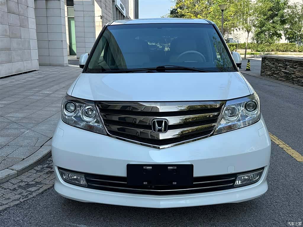 Honda Elysion, 2014 3