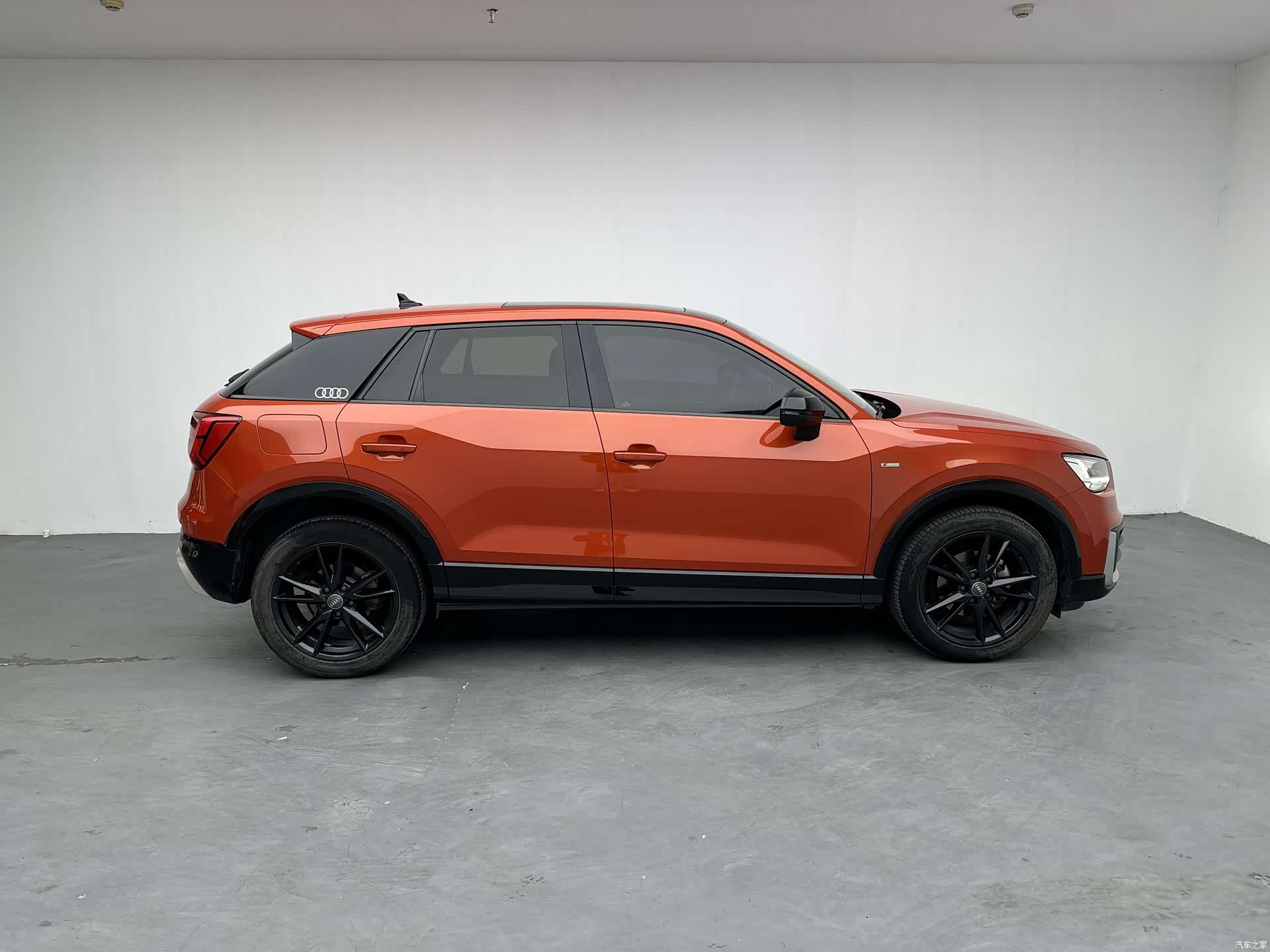 Audi Q2L, 2019 8